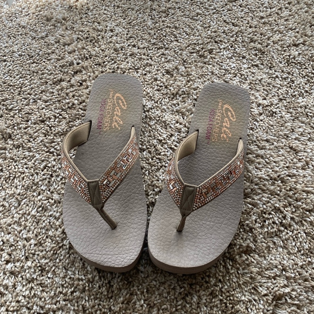 Skechers yoga foam sandals